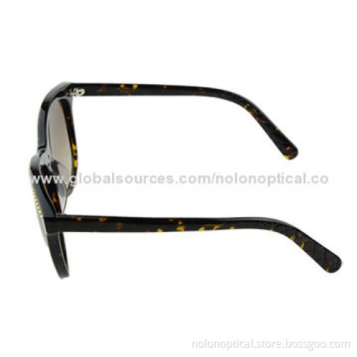 Fashion Sunglasses with gold chain accessory decoration in frame